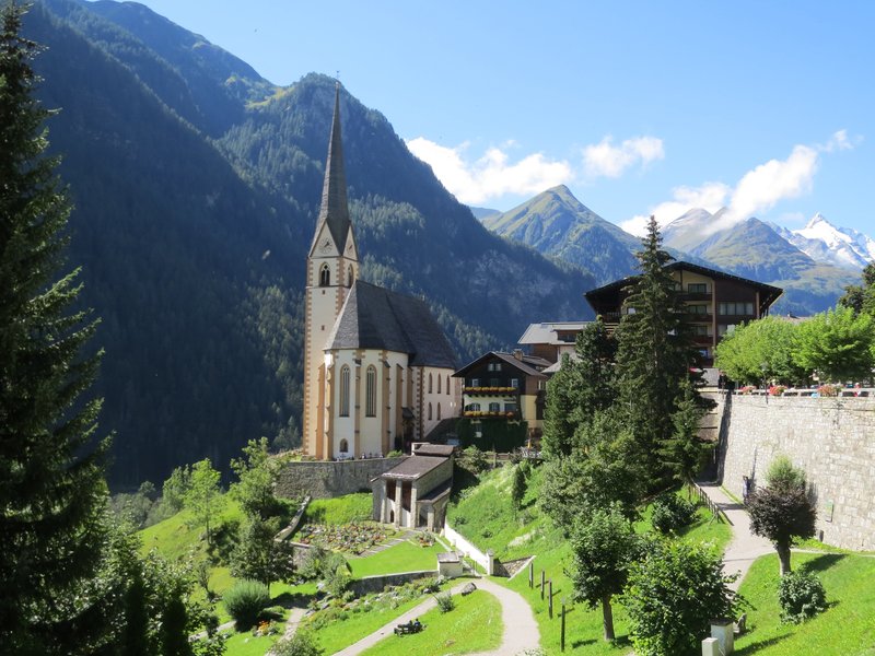 Mehr Informationen zu "Heiligenblut mit Großglockner"