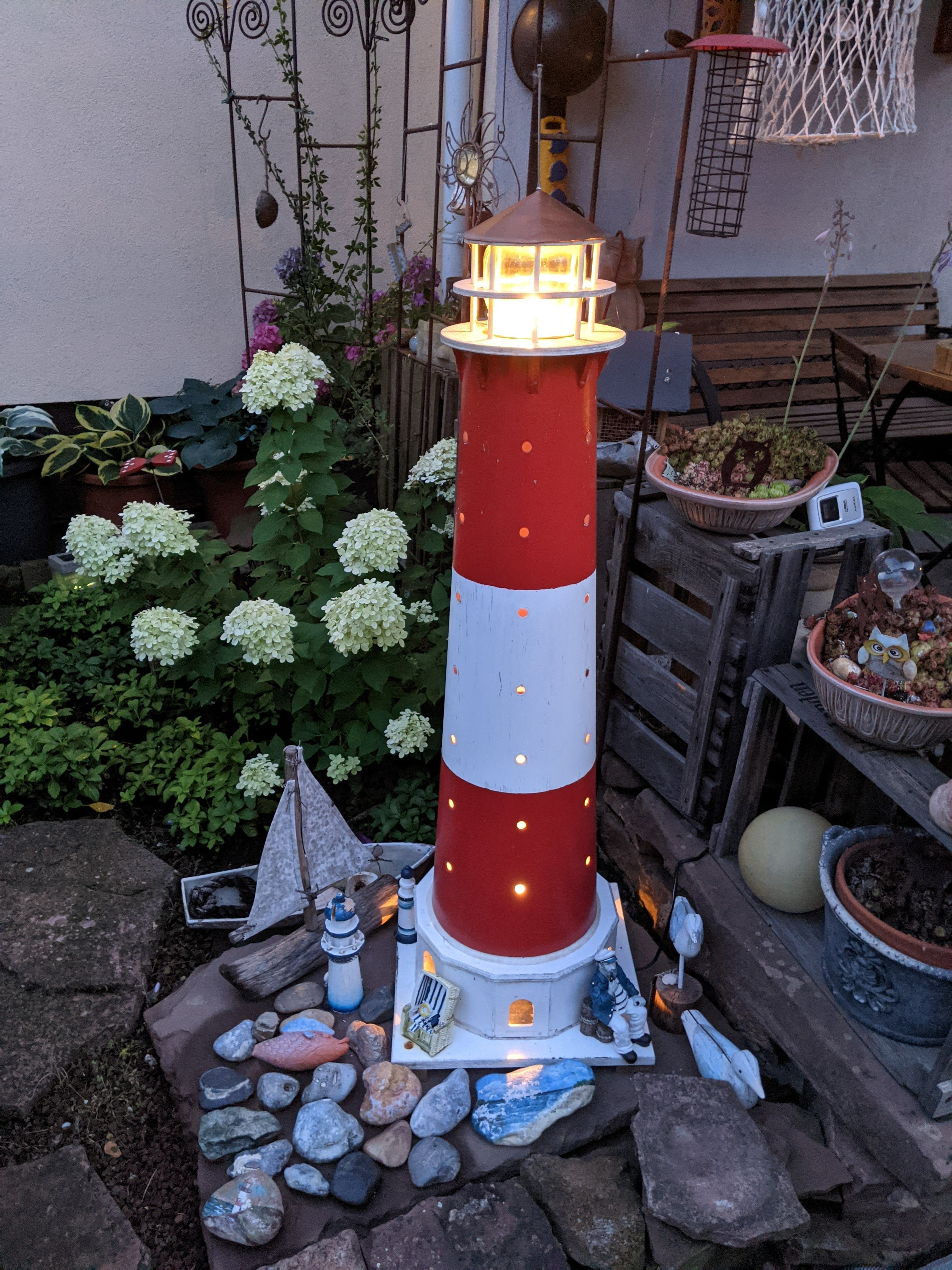 Leuchtturm aus Fehmarn in unserem Garten