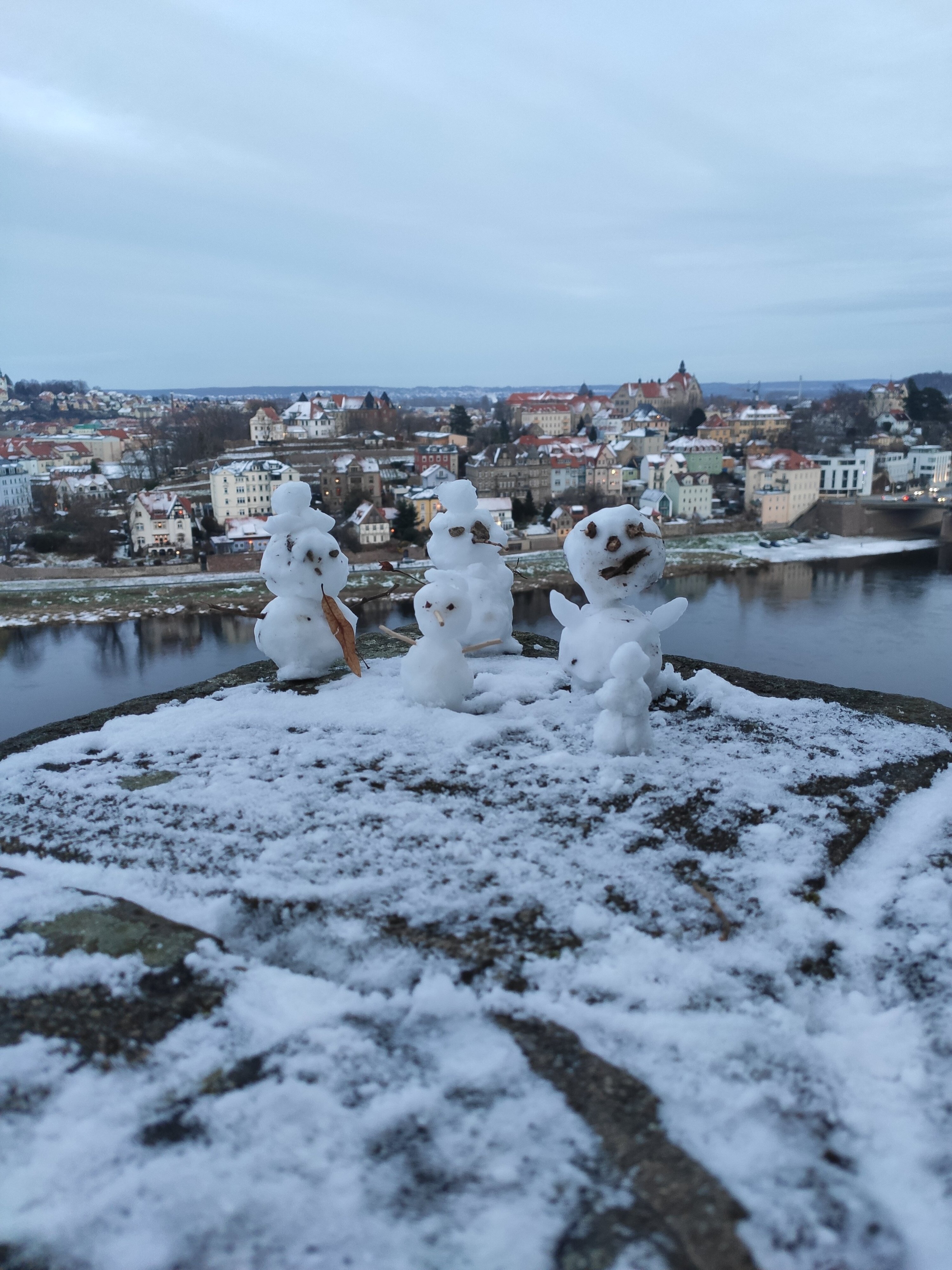 Wenn ich mir was wünschen dürfte, dann das meine Enkel noch Schneemänner bauen können und im Frieden auf ihre Heimat sehen...