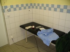 Behandlungsliege im Salus Gesundheitszentrum